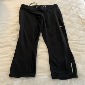 Nike dri-fit leggings with back zippered pockets and reflective detail